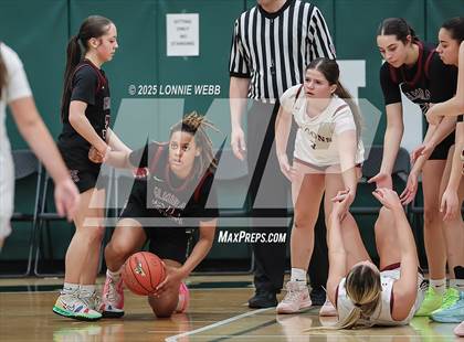 Thumbnail 2 in Elmira vs. Albertus Magnus (NYSPHSAA Class AAA Regional Semifinal) photogallery.