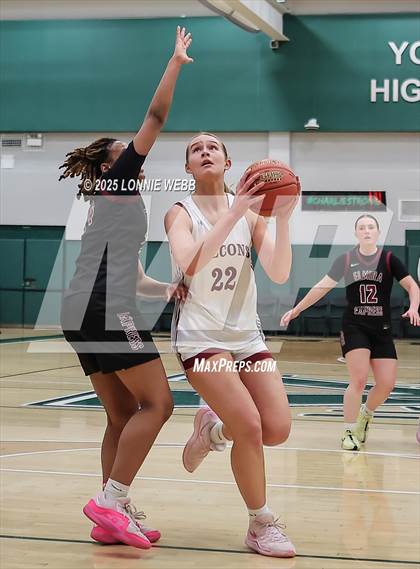 Thumbnail 1 in Elmira vs. Albertus Magnus (NYSPHSAA Class AAA Regional Semifinal) photogallery.