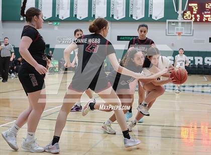 Thumbnail 3 in Elmira vs. Albertus Magnus (NYSPHSAA Class AAA Regional Semifinal) photogallery.