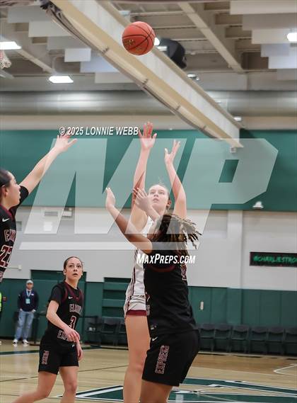Thumbnail 2 in Elmira vs. Albertus Magnus (NYSPHSAA Class AAA Regional Semifinal) photogallery.