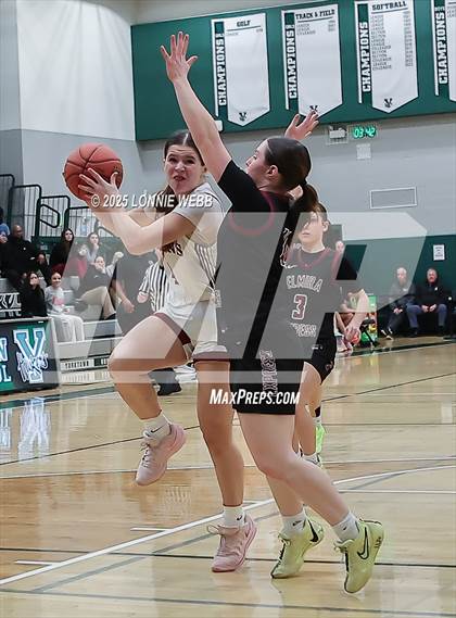 Thumbnail 3 in Elmira vs. Albertus Magnus (NYSPHSAA Class AAA Regional Semifinal) photogallery.