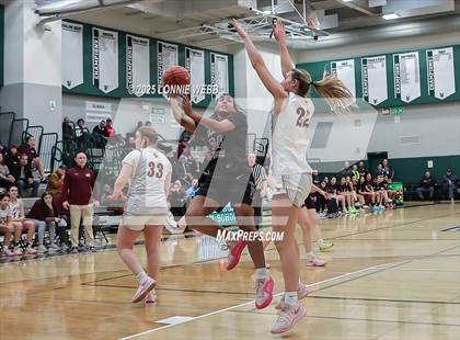 Thumbnail 1 in Elmira vs. Albertus Magnus (NYSPHSAA Class AAA Regional Semifinal) photogallery.