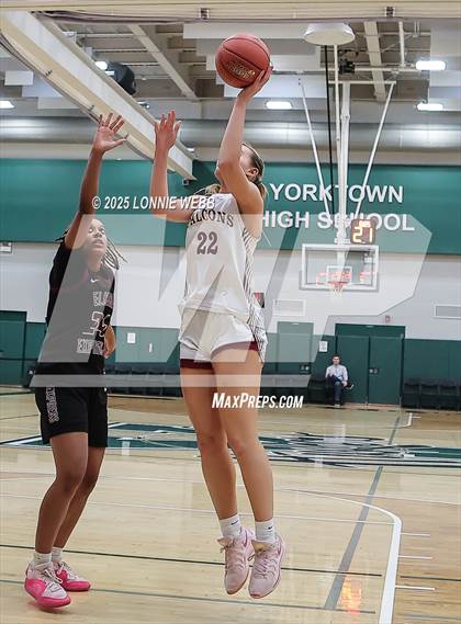 Thumbnail 1 in Elmira vs. Albertus Magnus (NYSPHSAA Class AAA Regional Semifinal) photogallery.