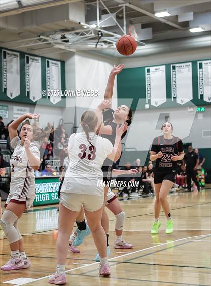 Thumbnail 1 in Elmira vs. Albertus Magnus (NYSPHSAA Class AAA Regional Semifinal) photogallery.