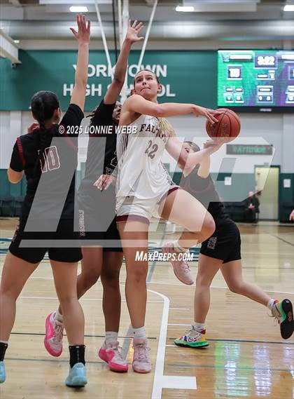 Thumbnail 3 in Elmira vs. Albertus Magnus (NYSPHSAA Class AAA Regional Semifinal) photogallery.