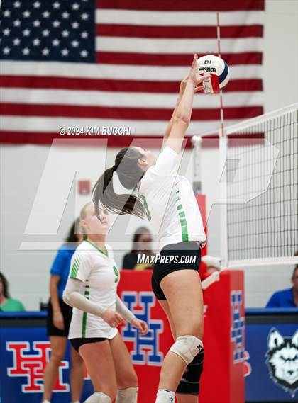 Thumbnail 2 in Charleston Catholic @ Hoover photogallery.