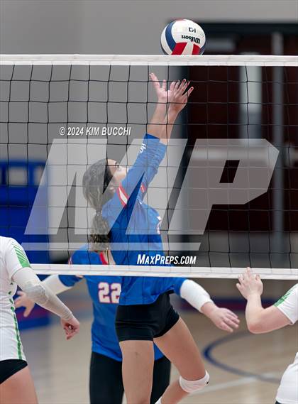 Thumbnail 1 in Charleston Catholic @ Hoover photogallery.