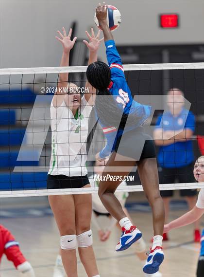Thumbnail 3 in Charleston Catholic @ Hoover photogallery.
