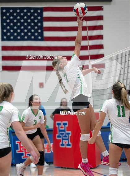 Thumbnail 2 in Charleston Catholic @ Hoover photogallery.