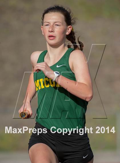 Thumbnail 3 in Redondo Nike Invitational (Girls 4x800m Relay) photogallery.