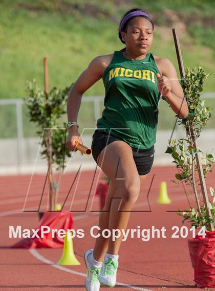 Thumbnail 3 in Redondo Nike Invitational (Girls 4x800m Relay) photogallery.