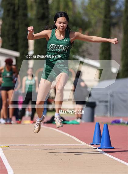 Thumbnail 2 in Herd Roundup @ Elk Grove HS photogallery.