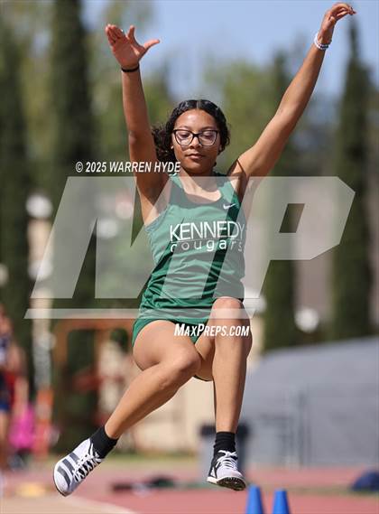 Thumbnail 3 in Herd Roundup @ Elk Grove HS photogallery.