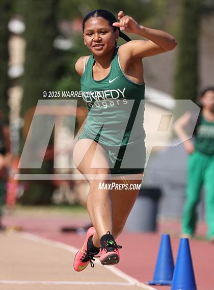 Thumbnail 3 in Herd Roundup @ Elk Grove HS photogallery.