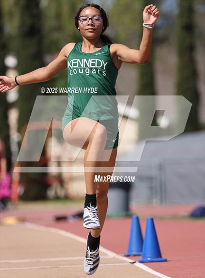 Thumbnail 2 in Herd Roundup @ Elk Grove HS photogallery.
