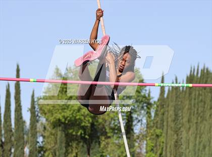 Thumbnail 3 in Herd Roundup @ Elk Grove HS photogallery.