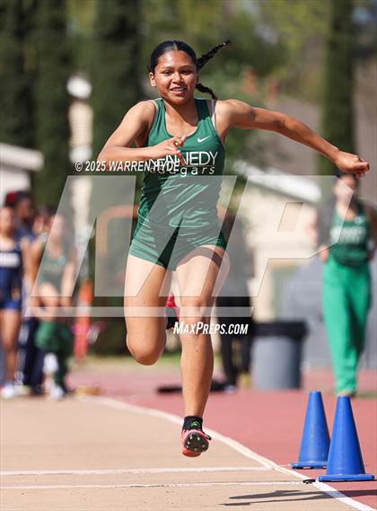 Thumbnail 2 in Herd Roundup @ Elk Grove HS photogallery.