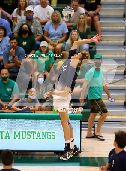 Thumbnail 1 in Loyola vs. Mira Costa (CIF D1 SoCal Regional Final) photogallery.