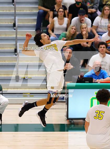 Thumbnail 2 in Loyola vs. Mira Costa (CIF D1 SoCal Regional Final) photogallery.