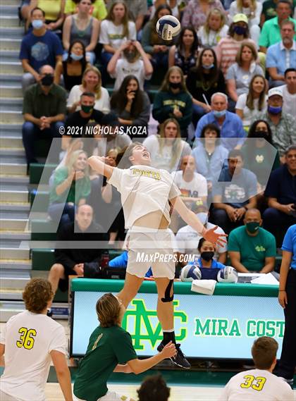 Thumbnail 1 in Loyola vs. Mira Costa (CIF D1 SoCal Regional Final) photogallery.