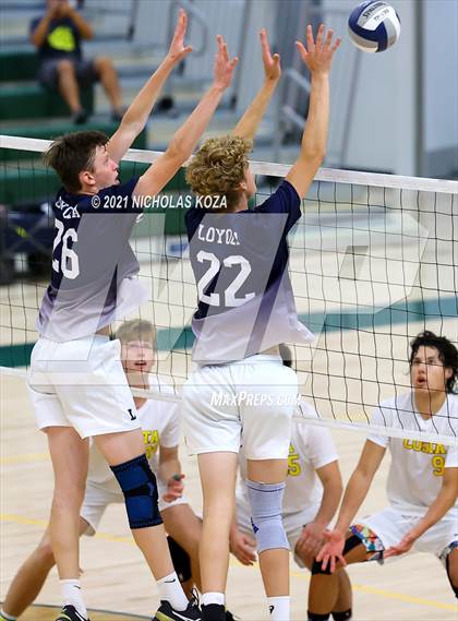 Thumbnail 2 in Loyola vs. Mira Costa (CIF D1 SoCal Regional Final) photogallery.