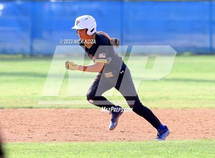 Thumbnail 3 in La Mirada vs. Gahr photogallery.