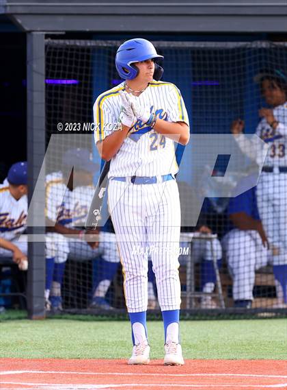 Thumbnail 1 in La Mirada vs. Gahr photogallery.