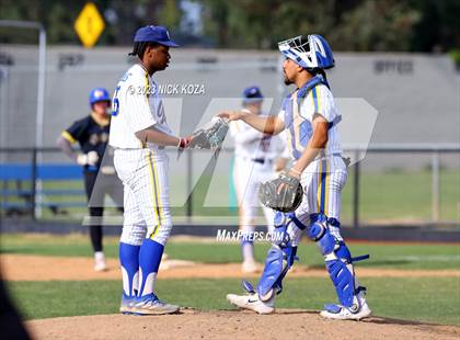 Thumbnail 2 in La Mirada vs. Gahr photogallery.