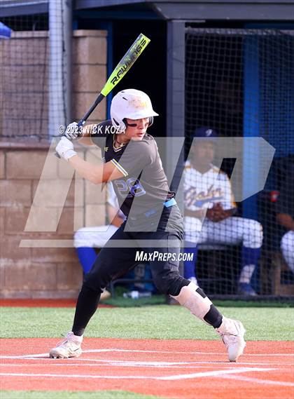 Thumbnail 3 in La Mirada vs. Gahr photogallery.