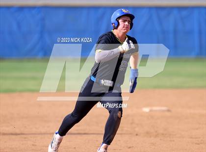 Thumbnail 3 in La Mirada vs. Gahr photogallery.