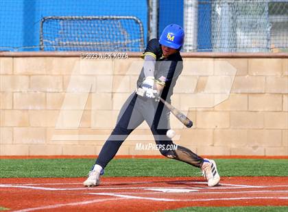 Thumbnail 2 in La Mirada vs. Gahr photogallery.