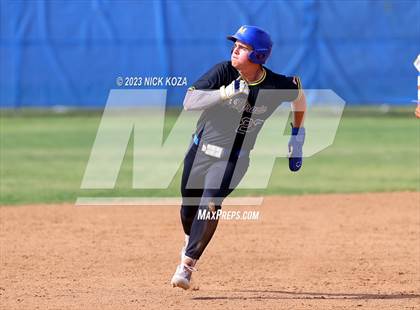 Thumbnail 3 in La Mirada vs. Gahr photogallery.