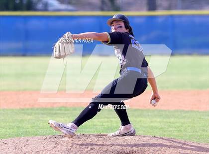 Thumbnail 2 in La Mirada vs. Gahr photogallery.