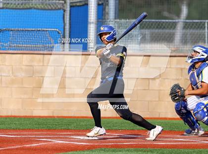 Thumbnail 1 in La Mirada vs. Gahr photogallery.