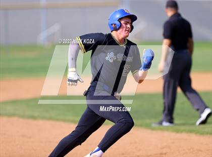 Thumbnail 1 in La Mirada vs. Gahr photogallery.