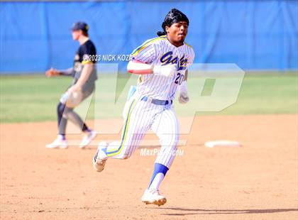 Thumbnail 3 in La Mirada vs. Gahr photogallery.