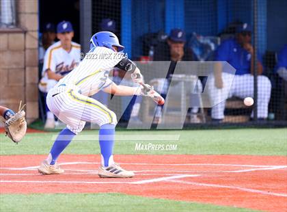 Thumbnail 2 in La Mirada vs. Gahr photogallery.