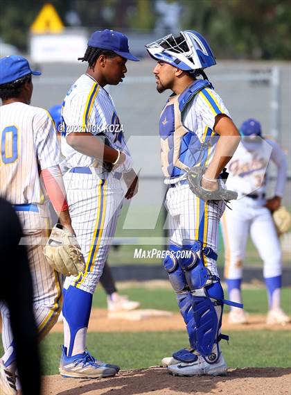 Thumbnail 1 in La Mirada vs. Gahr photogallery.