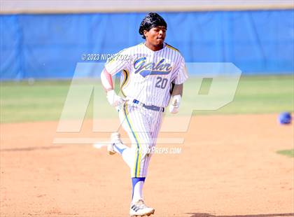 Thumbnail 1 in La Mirada vs. Gahr photogallery.