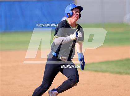 Thumbnail 3 in La Mirada vs. Gahr photogallery.