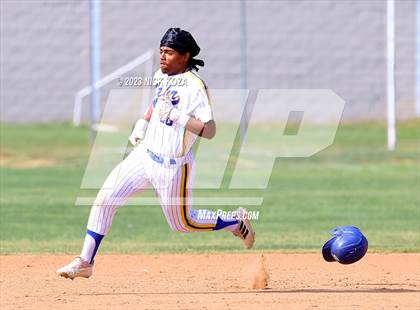 Thumbnail 2 in La Mirada vs. Gahr photogallery.