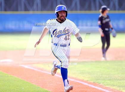 Thumbnail 1 in La Mirada vs. Gahr photogallery.