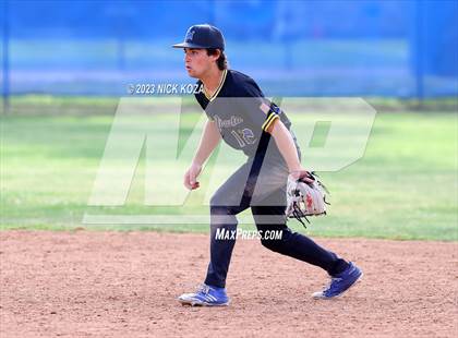 Thumbnail 2 in La Mirada vs. Gahr photogallery.