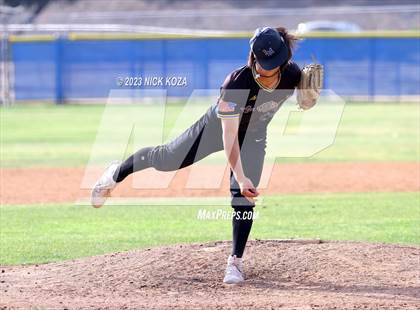 Thumbnail 2 in La Mirada vs. Gahr photogallery.