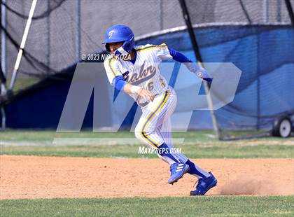 Thumbnail 1 in La Mirada vs. Gahr photogallery.
