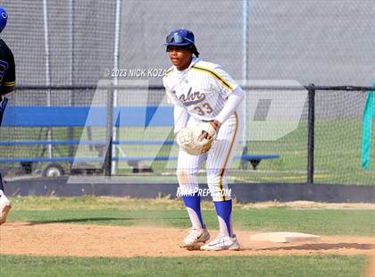 Thumbnail 2 in La Mirada vs. Gahr photogallery.