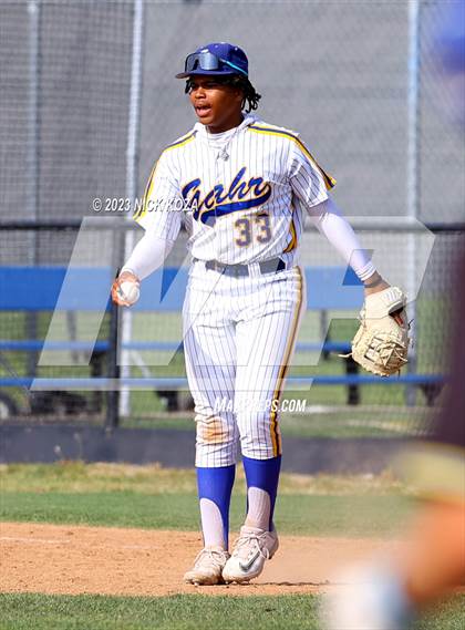 Thumbnail 3 in La Mirada vs. Gahr photogallery.
