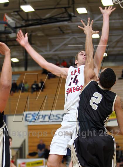 Thumbnail 3 in Neumann-Goretti vs Lake Oswego (Les Schwab Invitational) photogallery.
