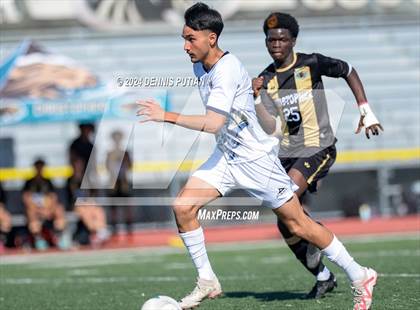 Thumbnail 2 in Christopher vs. Everett Alvarez (CIF CCS D3 Finals) photogallery.
