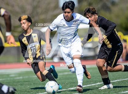 Thumbnail 3 in Christopher vs. Everett Alvarez (CIF CCS D3 Finals) photogallery.